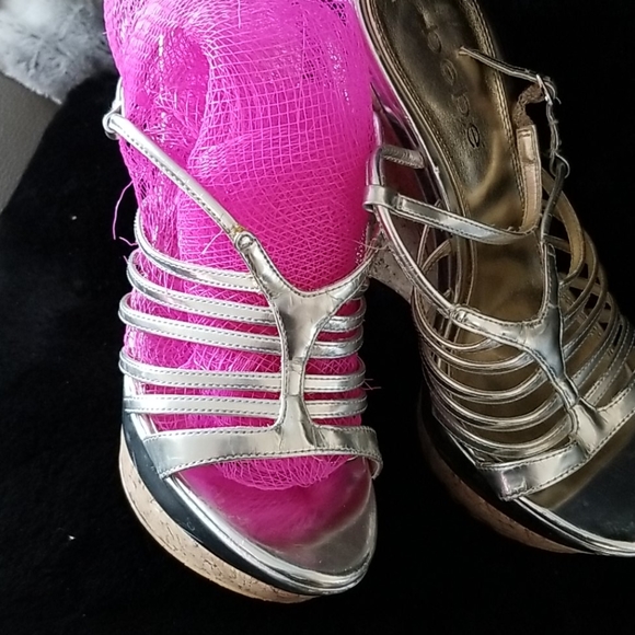 Sandals - Picture 2 of 4